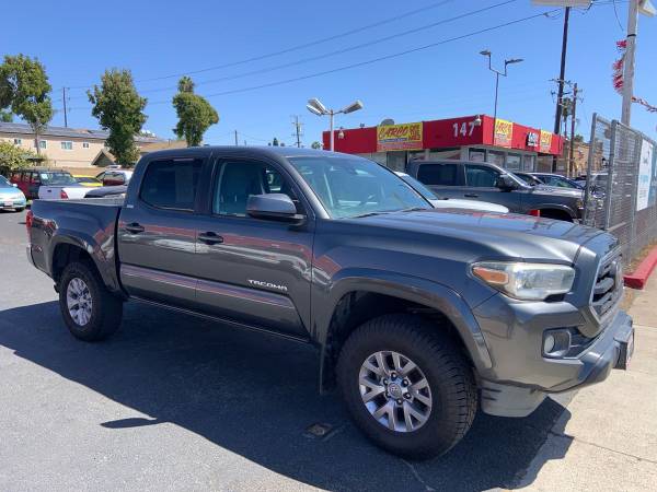 2018 Toyota Tacoma double cab - Photo 2