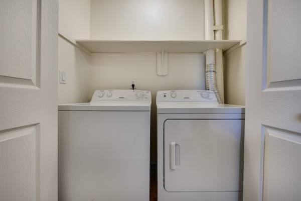 $2,150 / 3br - 1200ft2 - Package Safety with Amazon HUB Lockers (Vancouver Mall)63672601332995121