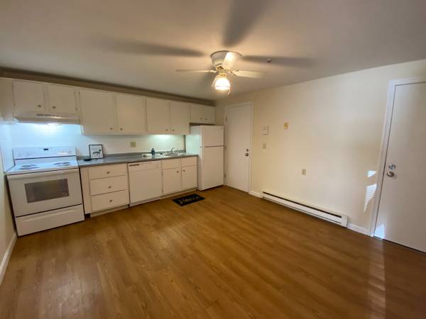 $1,665 / 1br - 600ft2 - Surprise Yourself & Make Moving Fun! One Bedroom w/ Off-Street Parking (Milford)63931658942466124