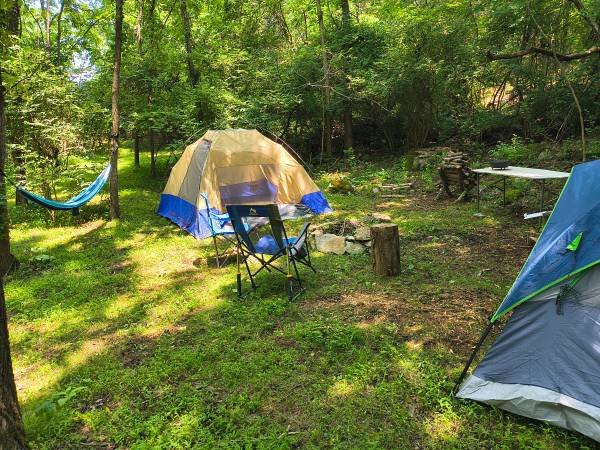 $20 de camping primitivo y estilo de vida en furgoneta (Greeneville)63381383896195124