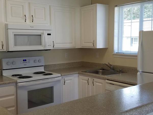 $1,915 / 1br - 780ft2 - Rare Opportunity, 1 BR/1 BA with Sauna & Exercise Room (Poulsbo, WA 98370)63786756077571121