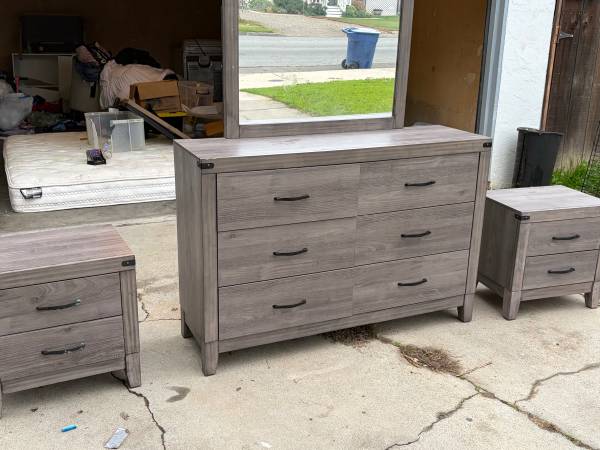 Bedroom dresser set 1