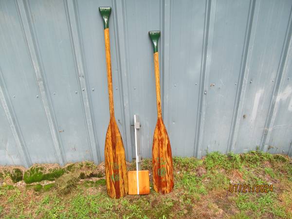 Vintage Oars w/Canoe Mounting Bracket 1