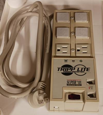 Tripp Lite Network Surge Protector 6 Outlet Isobar Computer Office 1