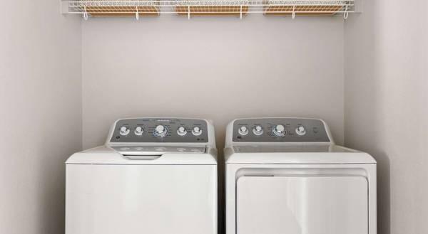 Studio, Air Conditioning, Stainless-Steel Appliances 1