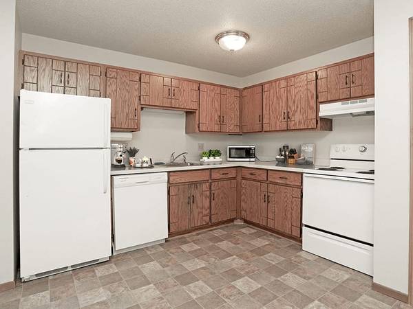 $995 / 2br - 810ft2 - Call today about our Specials! (Waite Park, MN)63988652805378122