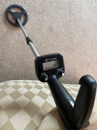 Bounty Hunter Metal Detector - $45 (San Marcos)63471351254401121