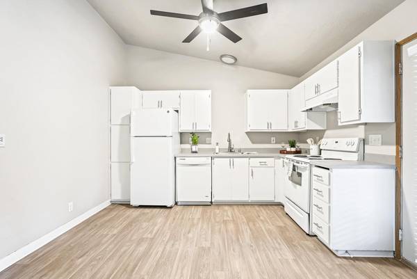 $1,625 / 2hab - 960ft2 - Lavadora y Secadora en la Unidad, Instalación de Cuidado Infantil en el Sitio, Espacio de Cocina Abierta (Vancouver)63672564693889120