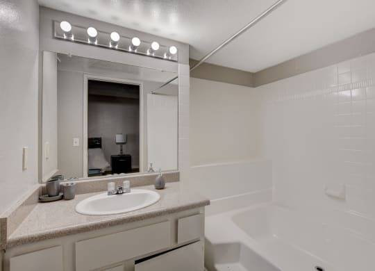 $1,295 / 2br - 1010ft2 - 2 BD, Centro de fitness, Spa/Bañera de hidromasaje63859612614403121