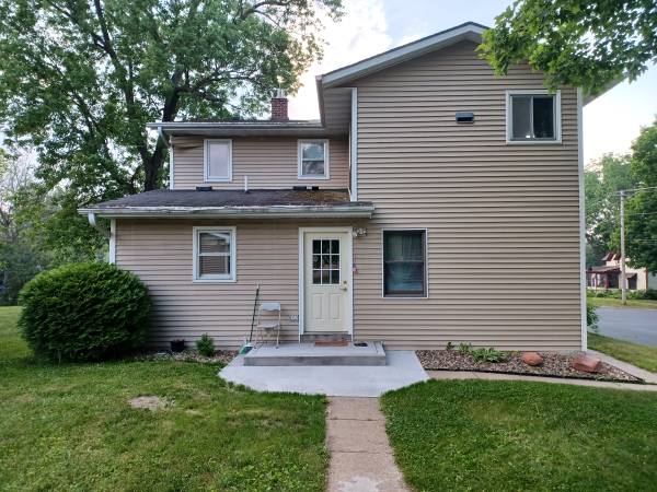 $1,590 / 3br - 1050ft2 - Duplex de 3 dormitorios en River Falls, WI, excelente ubicación (River Falls, WI)63990382529666124