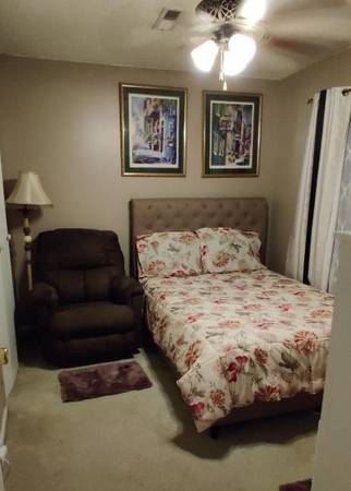 $600 / 3br - 1300ft2 - ROOMMATE WANTED-PRIVATE BED/BATH CONDO (goose creek)64016107827714122