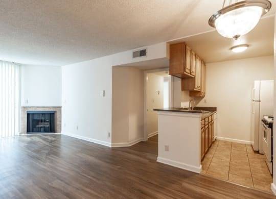 $2,740 / 700ft2 - Sala Wi-Fi, Aire Acondicionado, Estacionamiento Cubierto (3767 Clarington Ave, Los Ángeles, CA)63818782802435120