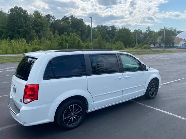 Dodge Grand Caravan RT - $7,000 (Nisky)63477845498499123