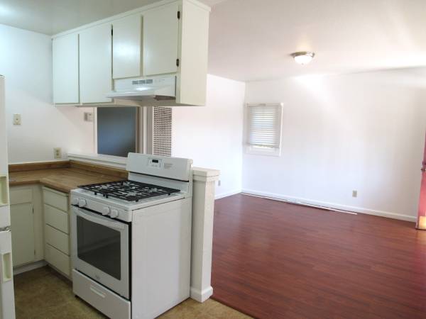 $1,950 / 1br - 1 bath upper unit, in a 4 plex (sonoma)64000755544963124