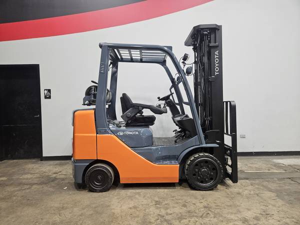 2015 Toyota 8FGCU30 6,000lb LPG Forklift 1