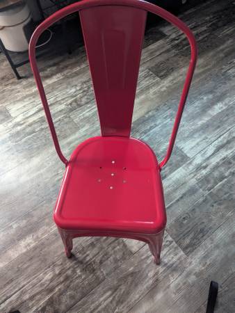 Red metal chairs and mint barstools 1