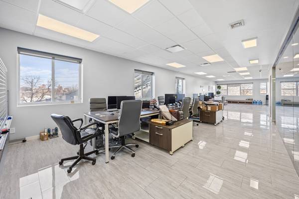 $2,649,000 / 6700ft2 - Beautifully Maintained Warehouse With Renovated Offices! (Gravesend)64033634591107124