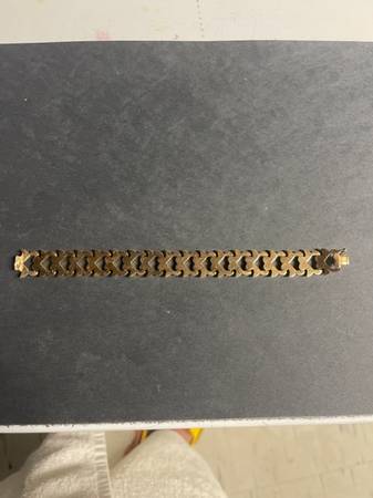 18 Karat Gold Link Bracelet - $1 (sunset / parkside)63471353834371121