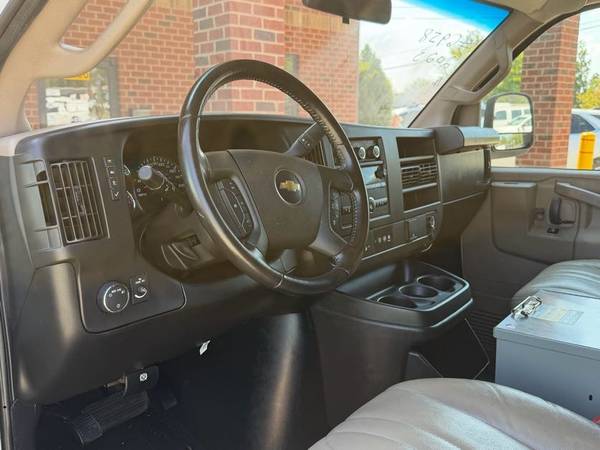 2023 Chevrolet Express 2500 - Photo 12