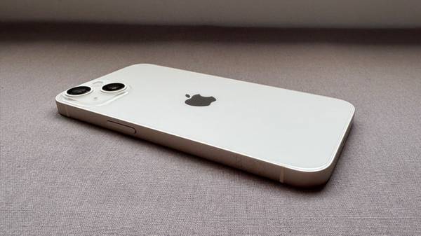 Apple iPhone 13 128GB - Starlight Sim Free - cell phones