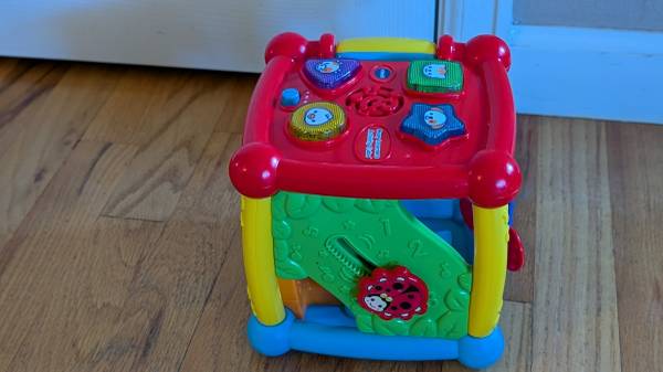 VTech Busy Learners Activity Cube 1