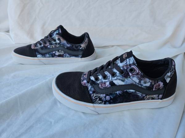 Women's Size 8.5 Vans Old Skool Shoes Floral Pattern 1