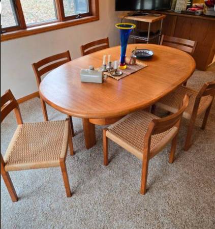 Vintage Dining Room Table and Chairs 1