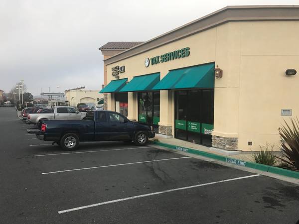 1,340 square feet store located in extremely busy shopping center 1