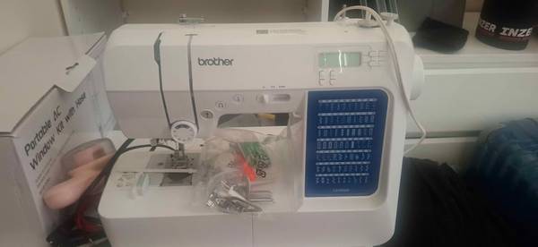 Brother CS7000X Computerized Sewing Machine 1