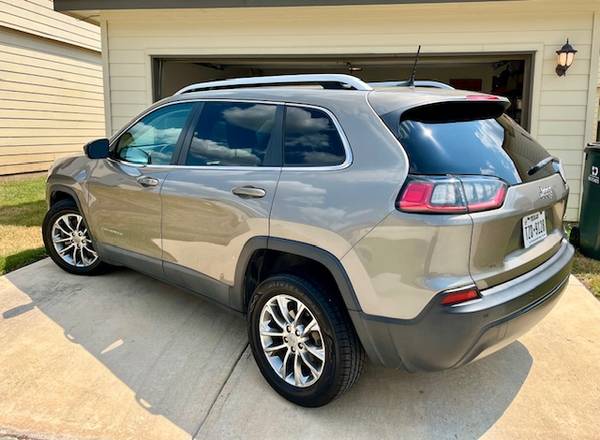 **2019 Jeep Cherokee Latitude Plus** - $14,25063439417389569121
