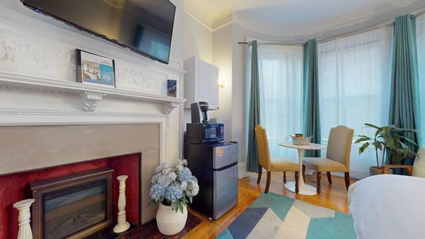 $3,000 / 1br - Brookline Room in 1 Bed Apartment | Near Saint Mary's Street63699256419457121