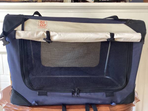 Petluv Soft sided, collapsible, medium size dog or cat crate/carrier 1