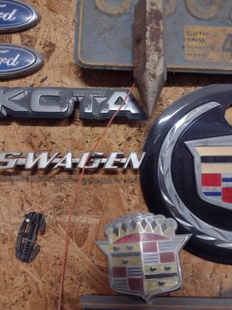 CADILLAC HOOD EMBLEM 70"? 1