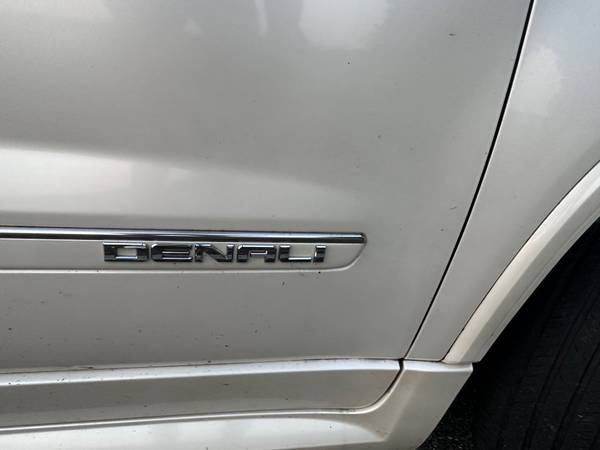 2011 GMC Acadia Denali - $5,50063477771939075121