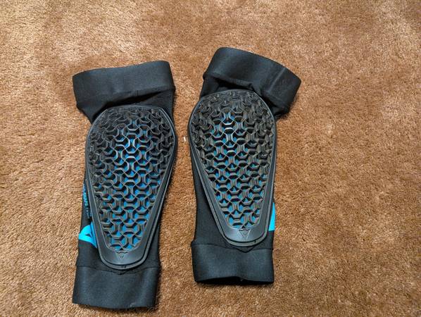 Dainese elbow pads 1