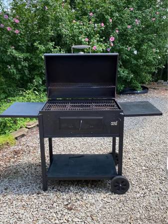 MASTERBUILT Deluxe Charcoal Grill --- Used, but Stored in Garage! 1