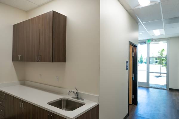 $2,148 / 2527ft2 - Almacén Airport Way (17721 NE Riverside Parkway)63914737689986123