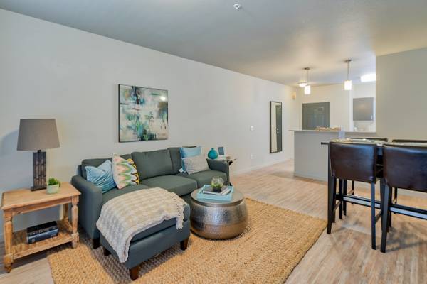 $1,588 / 2br - 890ft2 - This 2BR/1BA Apartment Features Granite Counters & Six Weeks Free!!! (Vancouver)63831772083585120