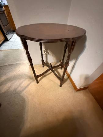Scallop Edge Side Table 1