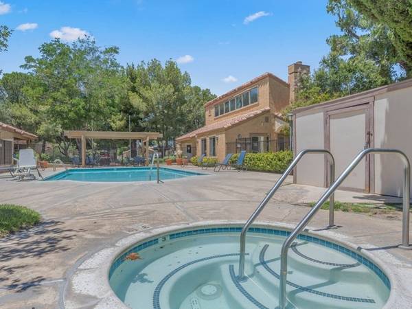 $1,825 / 2br - 844ft2 - Fitness Center, 2/bd, In Lancaster, On-Site Maintenance (43230 Gadsden Avenue, Lancaster, CA)63774461157889124