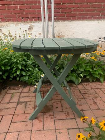 Folding plastic Patio Table  with umbrella hole 29 in tall  top is 29 1