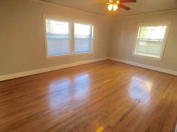 $1,445 / 1br - Large 1-Bedroom on Belmont! Hardwoods, Bike Parking, & Pet Friendly! (Portland)63831327537153122