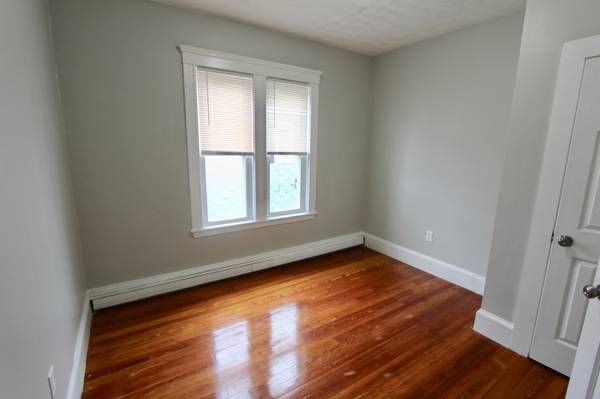 $3,200 / 4br - **NO FEE ** DORCHESTER 4 BED 2 BATH. Cat ok. (Dorchester)63863135103489123