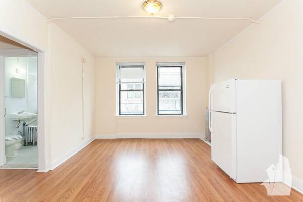 $1,195 / 381ft2 - Heart of Logan Square Studio! (Logan Square)64041644692226122
