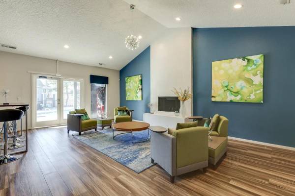 $1,499 / 1br - 656ft2 - Courtyard, Close To I-205 & Hwy 14, Courtesy Patrol, 2-Tone Paint (Between Mountain View and Riveridge)63672637072771121