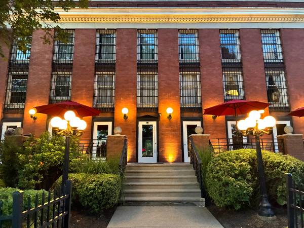 $2,100 / 2300ft2 - Now Leasing: Commercial Space with Limitless Potential! (Owego)64035577594882121