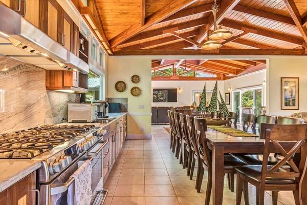 $1 / 4br - 3700ft2 - BEAUTIFULLY RENOVATED TRADITIONAL HOME-STEPS FROM KEAUHOU BAY (78-134 Holua Rd Kailua- Kona)63939393290370124