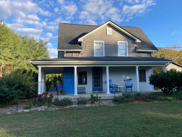 $3000.00 / 3br - 1200ft2 - FARMHOUSE, 4 acres, on river in Barnardsville64029206202115120