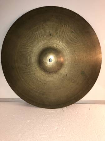 1950s-1960’s  ZILDJIAN AVEDIS 18” CRASH CYMBAL 1