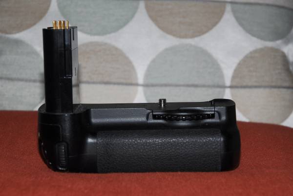 Nikon MB-D200 Multi-Power Battery Pack for Nikon D200 1